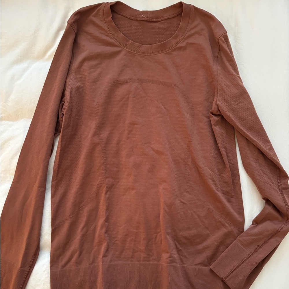 Lululemon size 6 long sleeve
